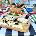 Viola (adults Only) 2* Αλακάτι